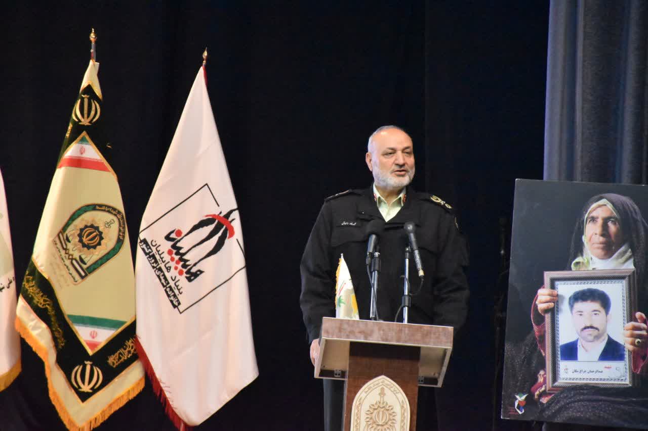 خانوادههای شهدا پرچمدار کاروان بصیرت هستند خانوادههای شهدا پرچمدار کاروان بصیرت هستند