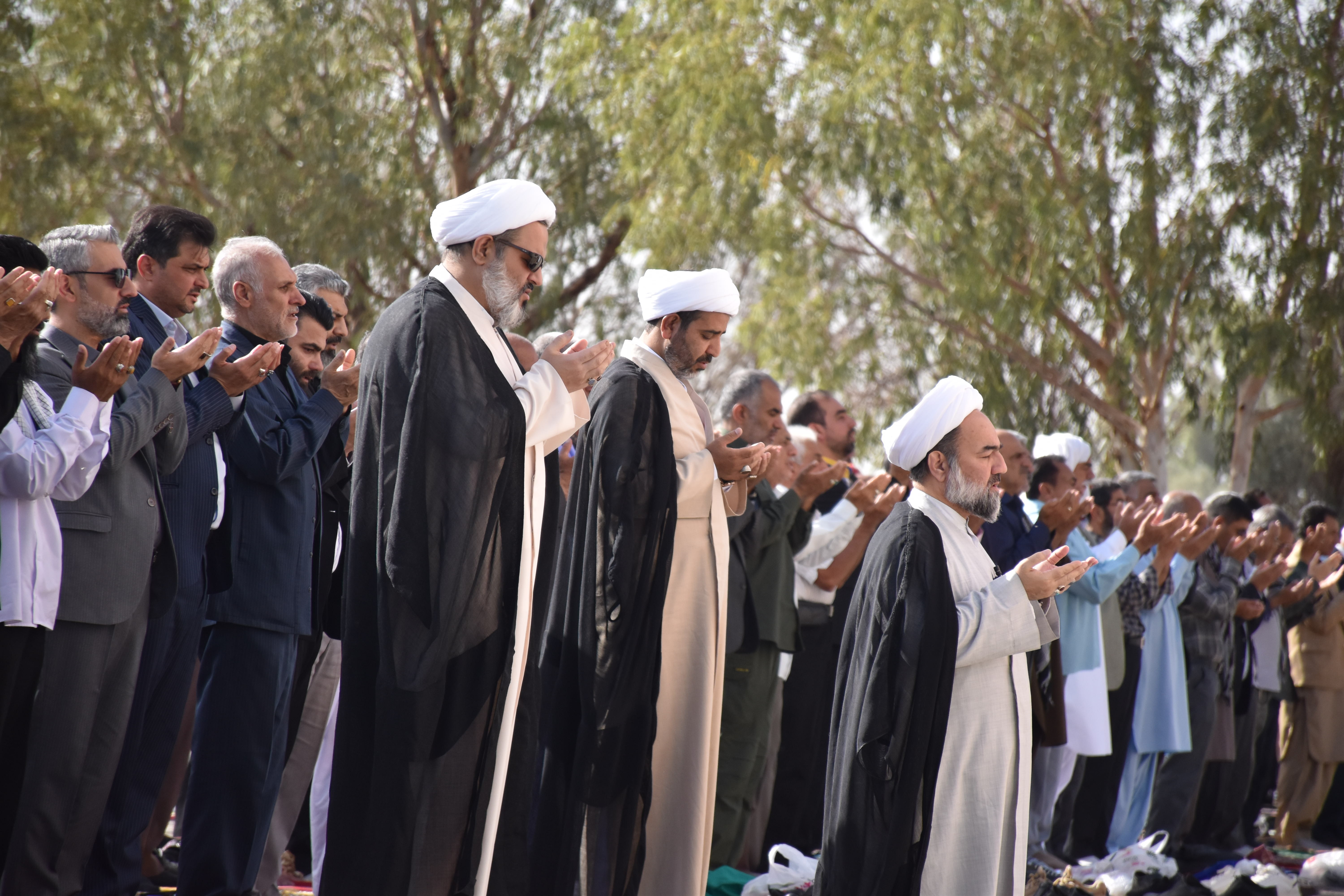 مردم سیستانوبلوچستان پای اسلام و انقلاب ایستادهاند مردم سیستانوبلوچستان پای اسلام و انقلاب ایستادهاند