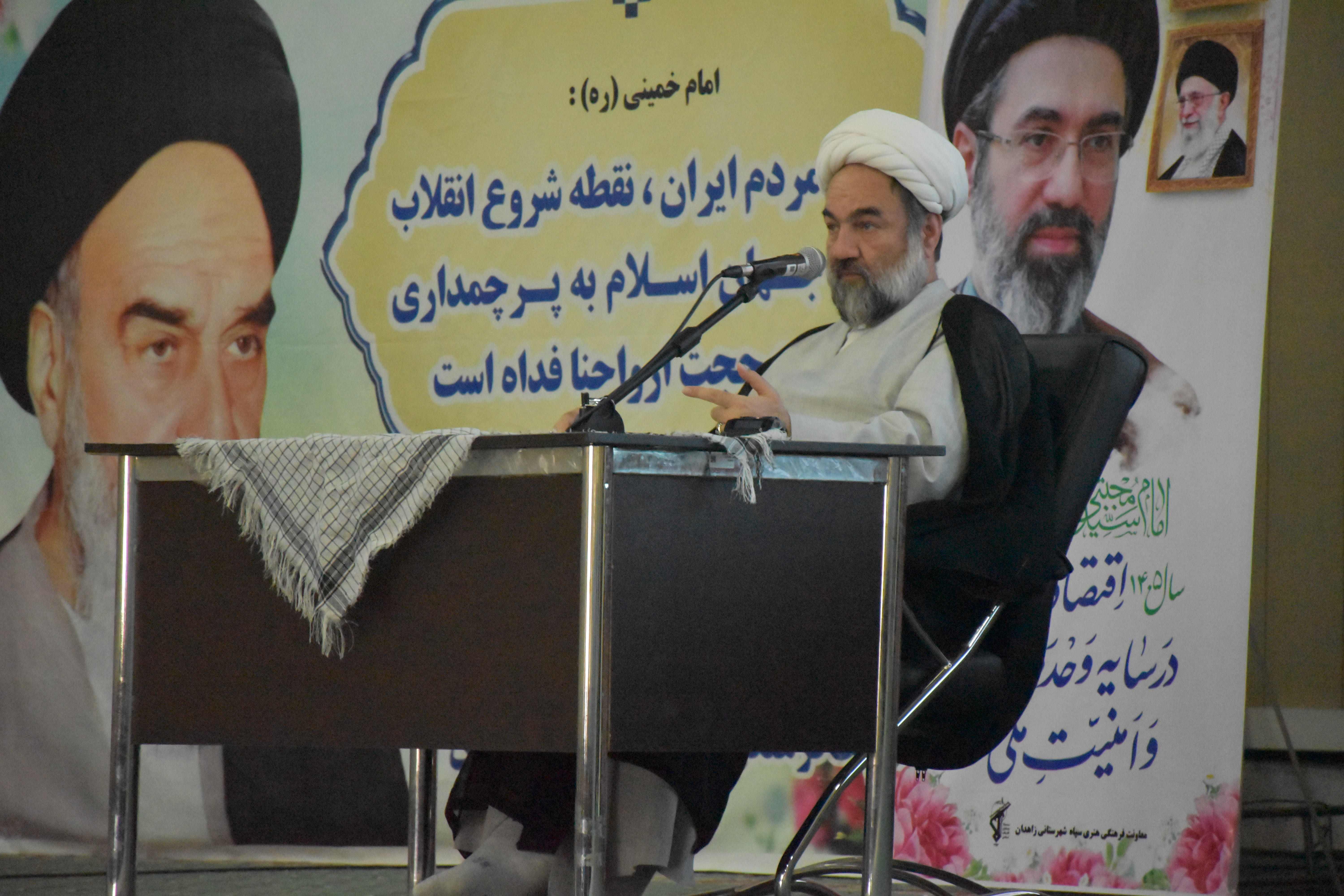 امام خمینی(ره) الگویی از صلابت در برابر استکبار امام خمینی(ره) الگویی از صلابت در برابر استکبار