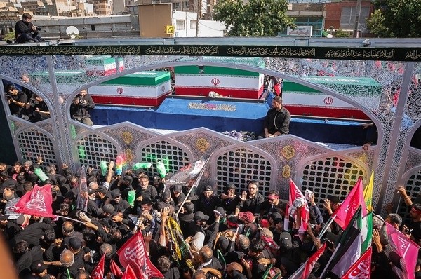 وداع یک ملت با رهبر شهید انقلاب وداع یک ملت با رهبر شهید انقلاب